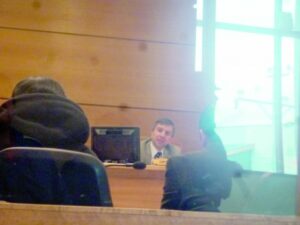 Más de un año de cárcel arriesgan imputados de robar vehículo y darse a la fuga
