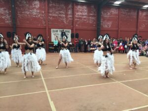 Comunidad educativa del Colegio Punta Arenas se lució en muestra folklórica