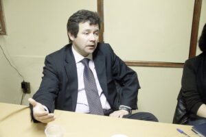 “Es irracional que se vayan  11.900 funcionarios a paro cuando  no hay con quien conversar”