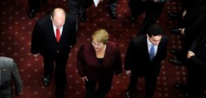 Congelan sueldos de la presidenta, ministros y otras autoridades como medida de austeridad