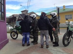 Carabineros detuvo a sujetos que causaban desordenes