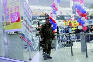 Rompen ventanal de  supermercado Unimarc