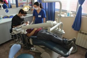 Programa de atención odontológica para mayores de 20 años: para una mejor salud bucal