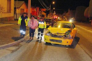 Conductor ebrio protagonizó persecución y terminó impactando dos vehículos