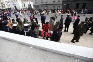 Intendente, en su calidad de médico, fue el primero en asistir a Vicente Karelovic al desmayarse en la plaza
