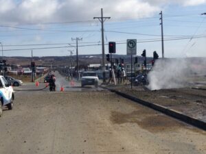 Peligrosa rotura de matriz de gas provocó emergencia en plena Avenida Frei