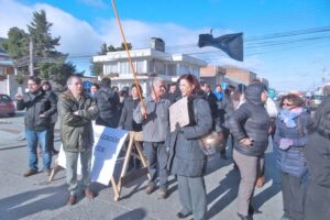 Trabajadores de la Cormupa paralizaron ayer sus funciones en Punta Arenas