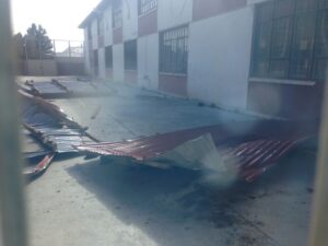 “Voló” parte de la techumbre del Liceo Industrial lo que obligó a suspender las clases