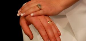 Gobernador de Iquique contrae matrimonio en medio de paro del Registro Civil