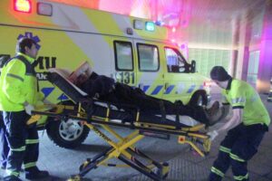Mujer fue detenida por agredir con un cuchillo a la persona con la que estaba compartiendo