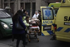 Pasajera de taxi resultó lesionada cuando descendía del vehículo