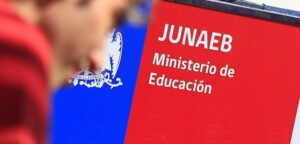 Los coletazos de los eventuales sobrepagos e irregularidades al interior de la Junaeb
