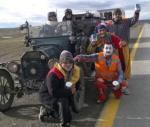 “Payasos caminantes”: un ejemplo de sacrificio y solidaridad