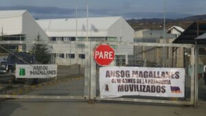 Dirigente de Gendarmería acusó a la ministra de Justicia de apagar el incendio con bencina