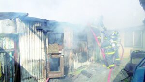 Incendio destruyó vivienda interior en el Barrio Sur