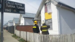 Principio de incendio afectó a una vivienda de la Villa Split y una mujer sufrió quemaduras leves