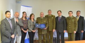 Fiscalía Local de Punta Arenas entrega reconocimiento a miembros de Carabineros y PDI
