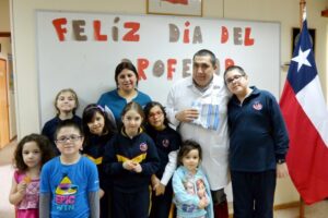 Docentes festejaron con niños y apoderados  de Villa Las Estrellas el “Día del Profesor”