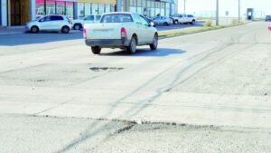 Visitantes de Zona Franca reclaman por mal estado de pavimentos de calles del recinto