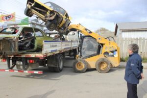 Municipio de Natales ha retirado 35 vehículos abandonados de las calles de la ciudad
