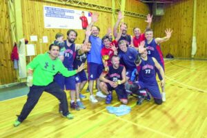 La supremacía de UMAG en la Categoría 35 años en el maxi básquetbol