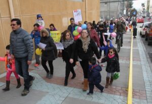 Masiva marcha protagonizaron padres  y apoderados del Jardín Gabriela Mistra