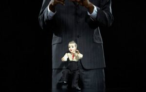 Destino trágico del operador político: construir poder para otro