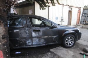 Delincuentes quemaron taxi colectivo  y auto cero kilómetro en el Barrio 18