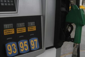 Hasta $ 64 hubiesen bajado bencinas sin aplicación  del Mepco esta semana
