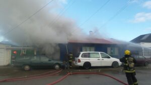 Investigan explosión de auto que generó principio de incendio en una casa del Barrio San Miguel