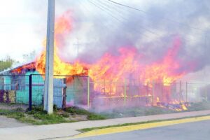 Formalizaron a mujer que  prendió fuego a su vivienda