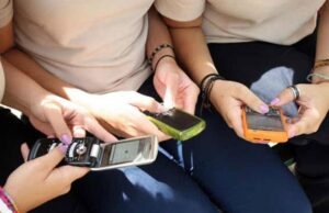 67% de los jóvenes indica haber hablado por internet con alguien que no conoce