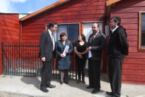 Primeras puntarenenses beneficiadas por programa “Quiero mi Barrio” del Minvu