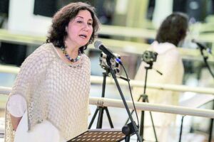 Directora artística del Bafona  dicta taller en Punta Arenas
