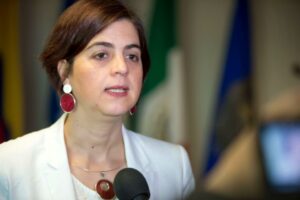 Ministra del Sernam rechazó ataque a mujer