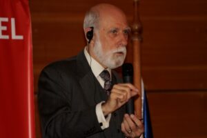 “Cuando creamos la red (Internet), no sabíamos cuánto iba a crecer”