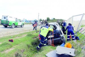 Conductora con lesiones graves  tras volcar su auto camino al Andino