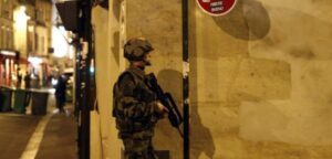 Primer ministro advirtió que Francia atacará al Estado Islámico “para destruirlo”