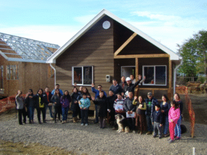 Familias de Puerto Williams conocieron su vivienda piloto