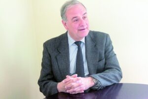 Embajador de carrera está asesorando en relaciones exteriores al Gobierno Regional de Magallanes