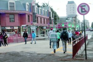 Satisfechos comerciantes por reapertura de calle Bories en temporada prenavideña