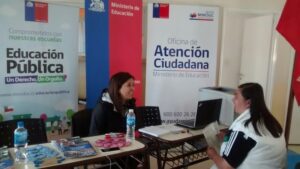 Entregan certificados de estudios a residentes en Argentina