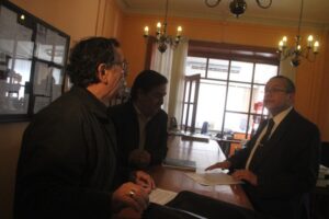 Vecinos piden frenar instalación de antenas por tema de salud