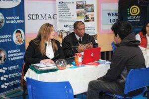 Exitosa primera versión de feria laboral municipal que ofreció cerca 100 puestos de trabajo en Natales