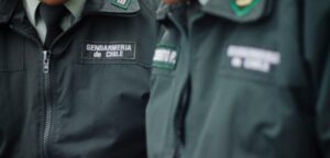 Amenazó de muerte e intentó agredir a gendarme