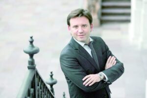 Encuesta de El Mercurio sitúa a Radonich como el candidato “ideal” de la oposición para las municipales