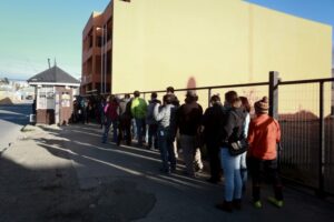 Desde las 4 de la madrugada esperaron por apertura de Registro Civil