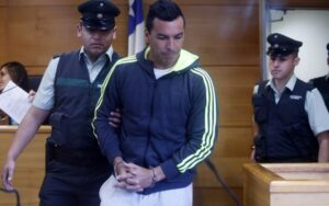 Delantero de Colo Colo quedó con firma mensual tras ser formalizado por comprar televisores robados