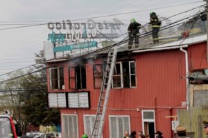 Incendio dejó millonarias pérdidas en local comercial
