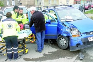 Mujer lesionada en colisión